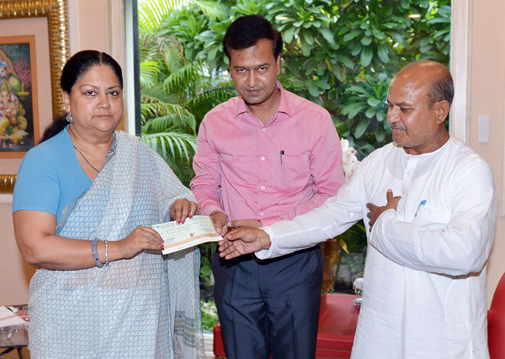 rs1lakh cheque gift