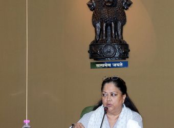Vasundhara Raje - District in charge ministers & secretaries, meeting every month