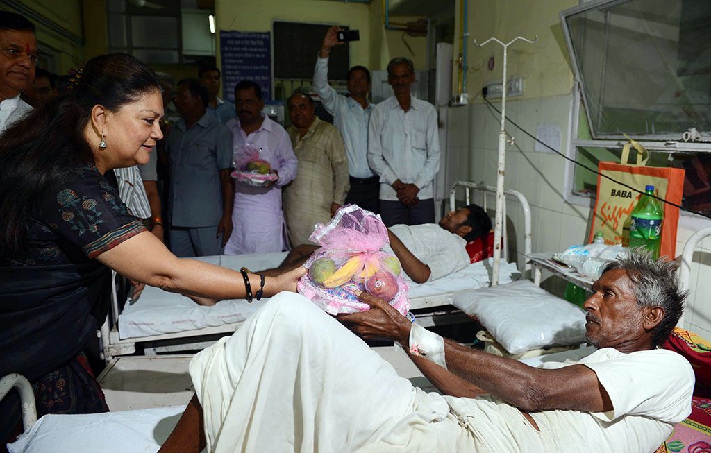 CM distributed Fruits to patients