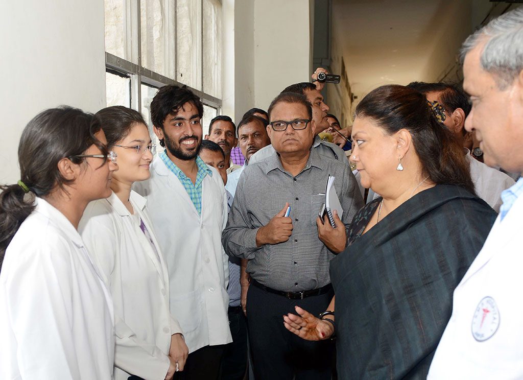 CM distributed Fruits to patients pm modi's birthday