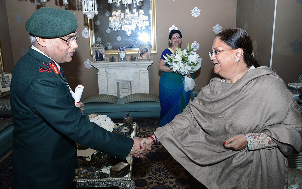 cm meeting with lt gen Abhay KrishnaAMT_1927
