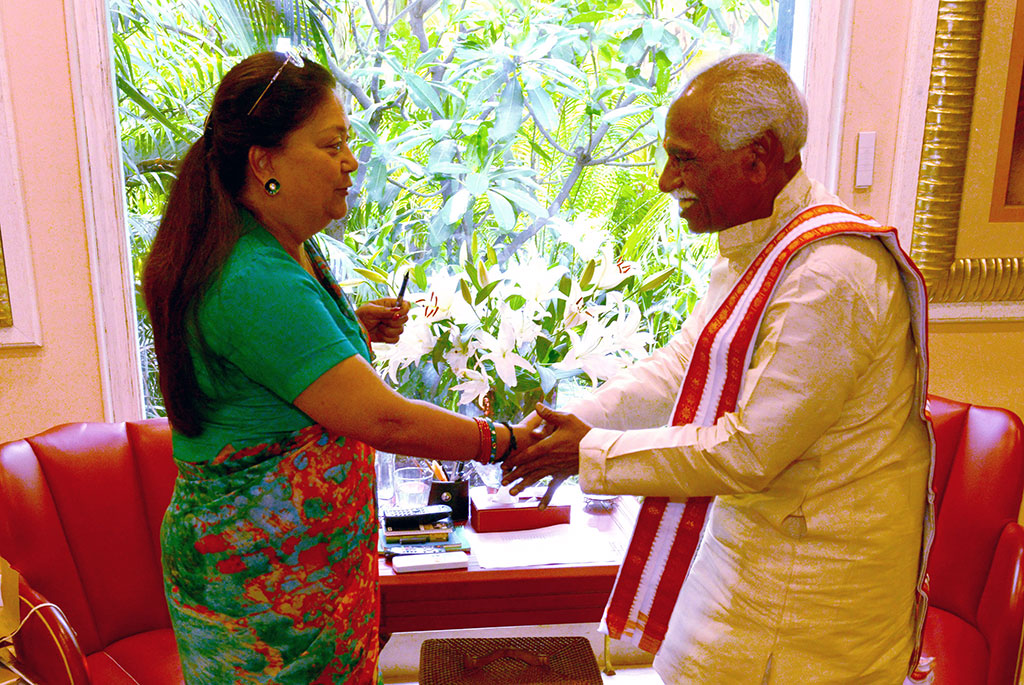 cm meets bandaru dattatreya CMA_9996