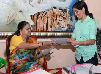 cm meets everest winner asha jhajharia CMA_4515