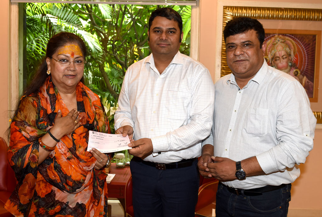 cm flood relief cheque CLP_8698