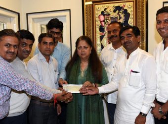 cm flood relief cheque CLP_9588