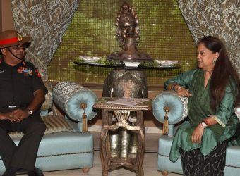 vasundhara raje meets general cherish mathson 2CLP_9550
