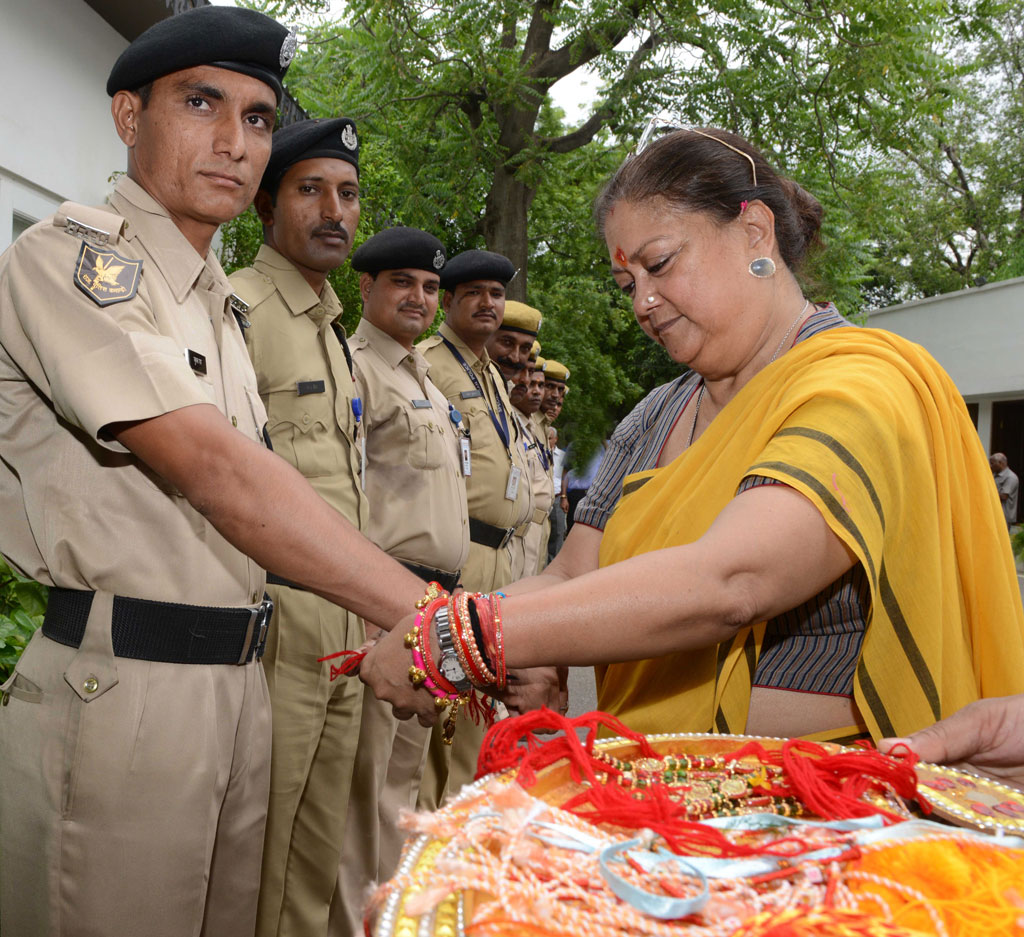 vasundhara raje raksha bandhan CMP_0470