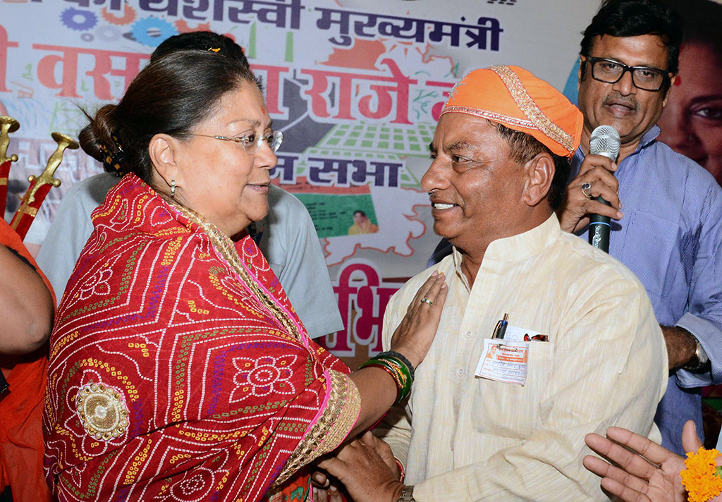 cm welcomes bijaynagar palika vice president joining BJP sahdev singh kushwaha CMA_5000