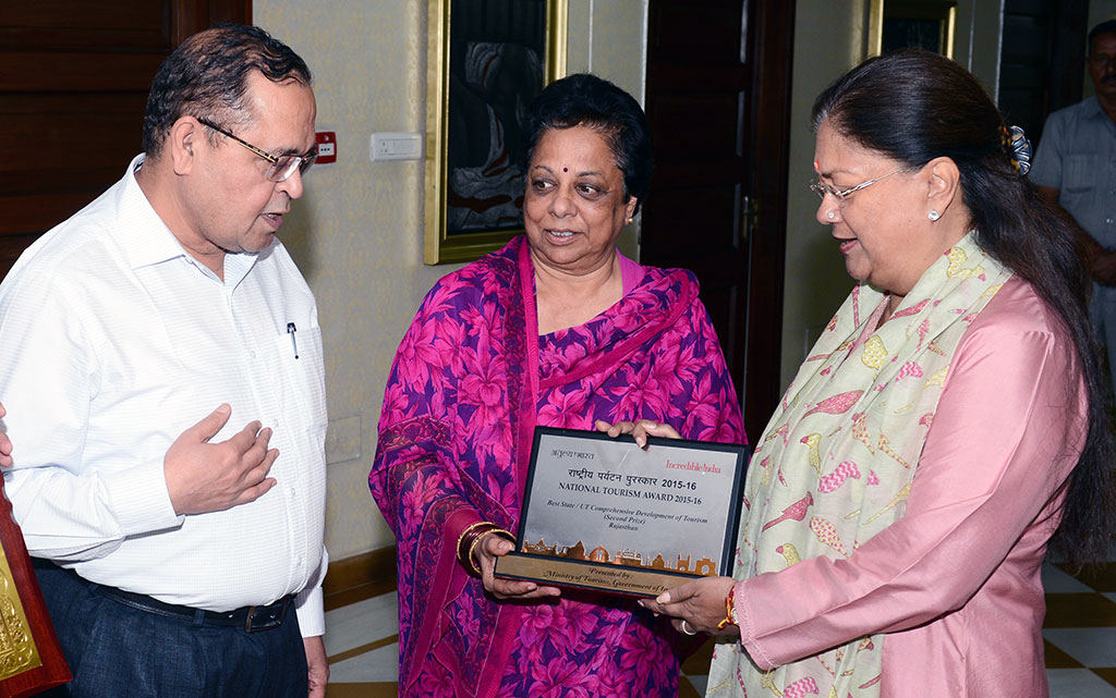 vasundhara raje national tourism award to rajasthan state CMA_1896