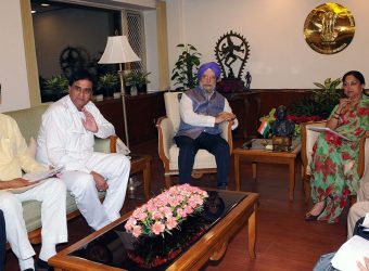 vasundhara raje meeting with Union Minister of Housing Urban Affairs Shri Hardeep Singh Puri DSC_1933