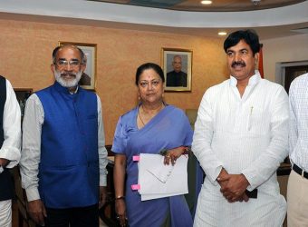 vasundhara raje met Minister of State for Tourism K J Alphons DSC_1756