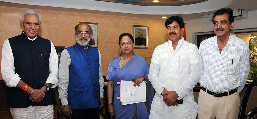 vasundhara raje met Minister of State for Tourism K J Alphons DSC_1756