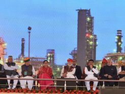 vasundhara-raje-narendra-modi-barmer-refinery-inauguration-CMP_7685