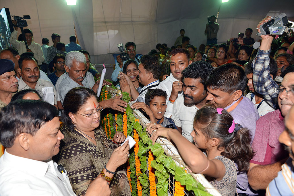 Vasundhara Raje - Congress set up only Stone in 55 years, we brought on the state of development Trek 10