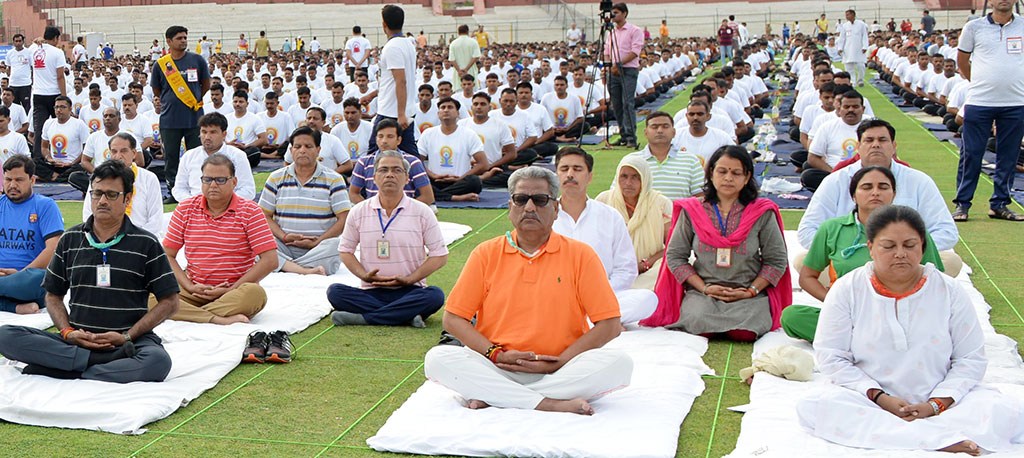 vasundhara raje yoga day sms stadium