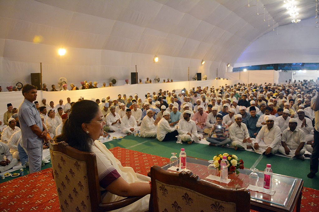 vasundhara raje roza iftar