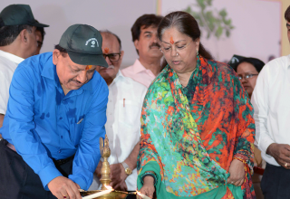 cm-inaugurated-van-mahotsav-by-planting-seeds-CMP_3832