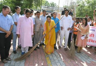 cm at swachhta hi seva programme and MSMS awards CLP_2890